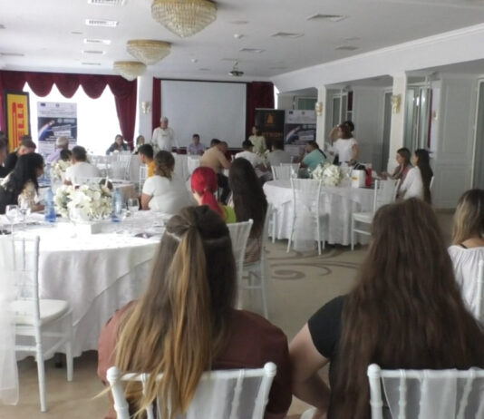 ÎȘI CREEAZĂ VIITORUL