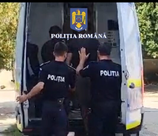 TINERI REȚINUȚI DE POLIȚIȘTI PENTRU LIPSIRE DE LIBERTATE ÎN MOD ILEGAL ȘI VIOLARE DE DOMICILIU