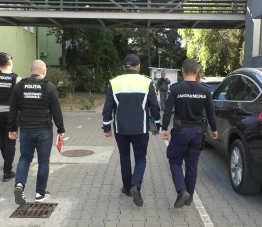 POLIŢIŞTII ŞI JANDARMII, VIZITĂ INOPINATĂ LA ŞCOLILE DIN SLATINA