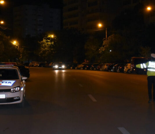 TÂNĂR BĂUT ŞI FĂRĂ PERMIS, LA VOLANUL UNEI MAŞINI FĂRĂ RCA