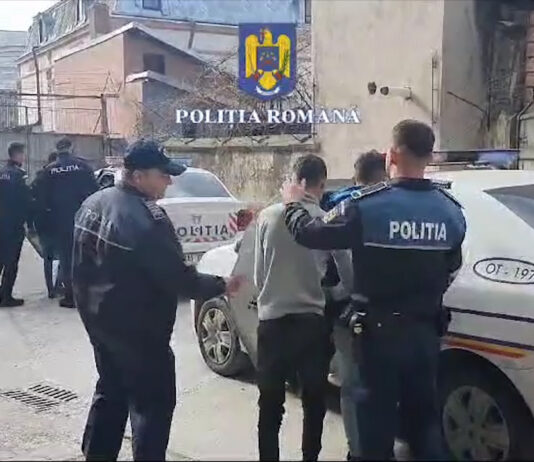 TINERI REŢINUŢI DUPĂ CE AU FURAT 3 CAI