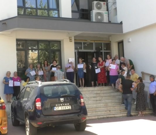 PROTESTE LA CASA JUDEȚEANĂ DE PENSII OLT
