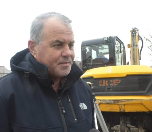 PRIMARUL DIN OLT CARE LUCREAZĂ COT LA COT CU MUNCITORII