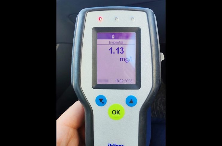 ȘOFER BEAT, A INTRAT ÎN COLIZIUNE CU UN AUTOTURISM STAȚIONAT