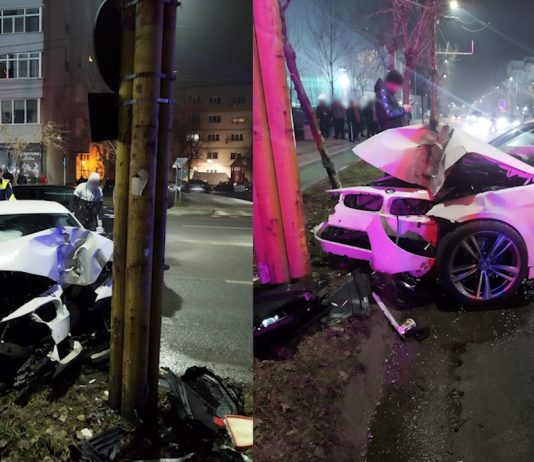 A intrat cu mașina într-un pom, apoi într-un stâlp de iluminat