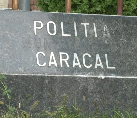 TÂNĂR DIN CARACAL, BĂTUT ÎN FAȚA UNEI SOCIETĂȚI COMERCIALE