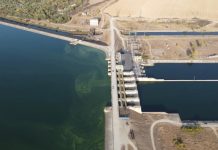 Avansează construcția celui mai complex proiect cu panouri fotovoltaice puse pe apă din Europa, la Ipotești – Olt.