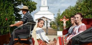 Târgul de fete de la Coteana, tradiție dusă mai departe