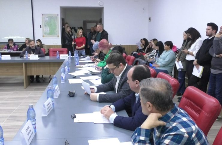 Mandatul sau locul de muncă la stat? Opt consilieri locali din Slatina, vizați de noile reguli privind incompatibilitățile