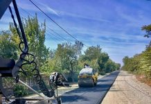 Au început lucrările de asfaltare în comuna Obârșia. Drumurile din localitate intră într-un amplu proces de modernizare.