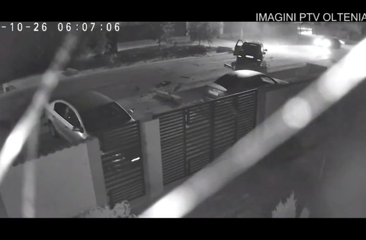 Accident la Brebeni: un pasager a ajuns la spital după ce mașina a acroșat un cap de pod